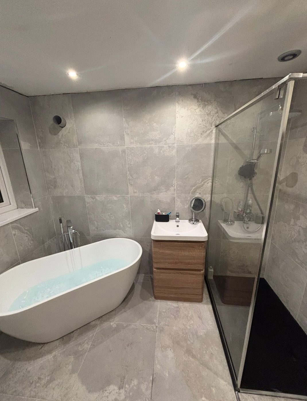 Freestanding bath and walk-in shower